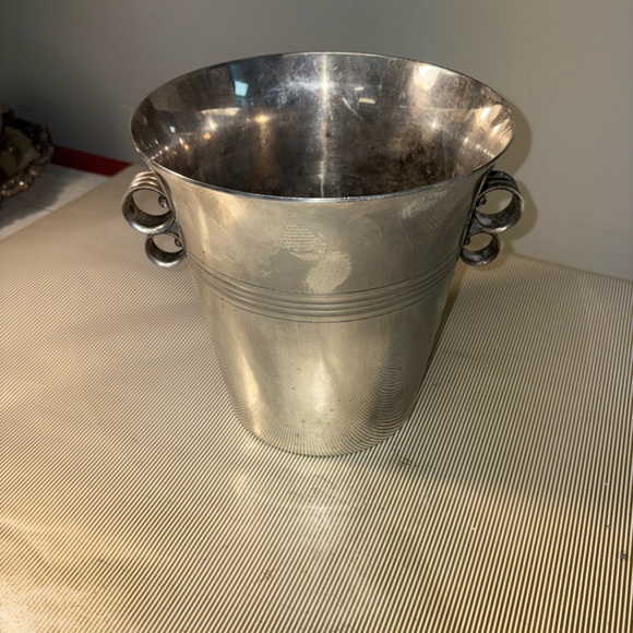 Elegant Silver Ice Bucket made in France. Silver plate - Picture 1 of 7